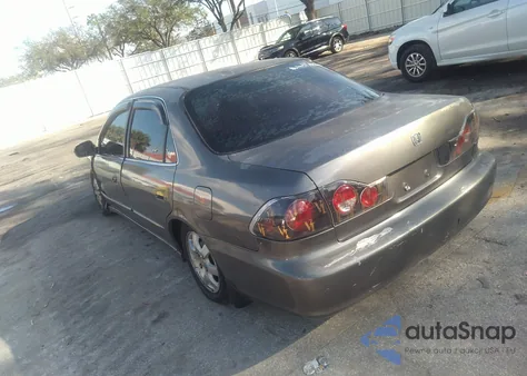 2000 Honda Accord 2.3 Lx из США, поврежденный, VIN 1HGCG5646YA139573